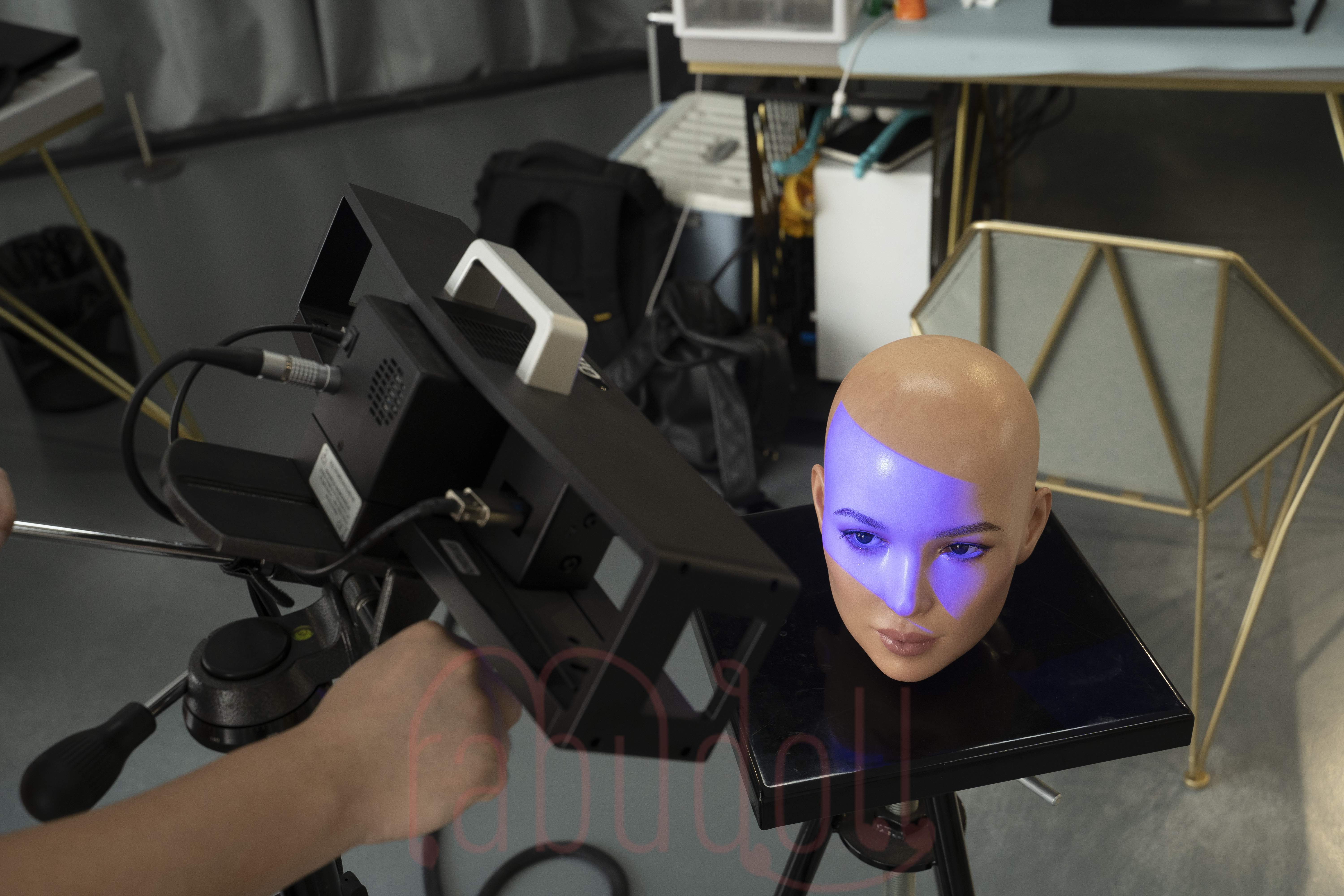 セックス人形顔を完成