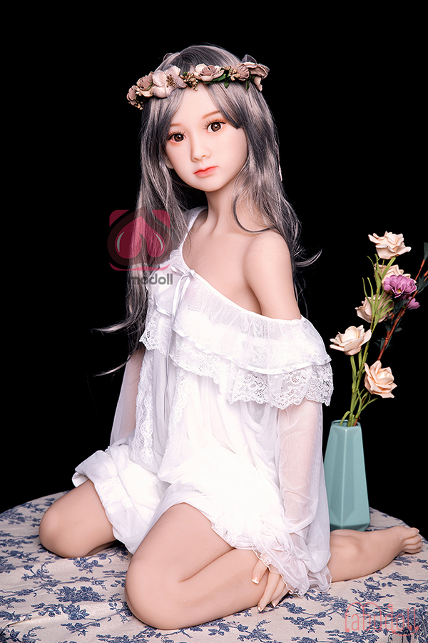 美女リアルドールで足止め