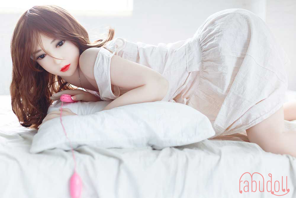 大きな瞳セックス人形イメージ