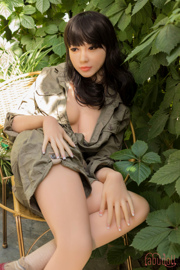 愛嬌がよい等身大ドール画像