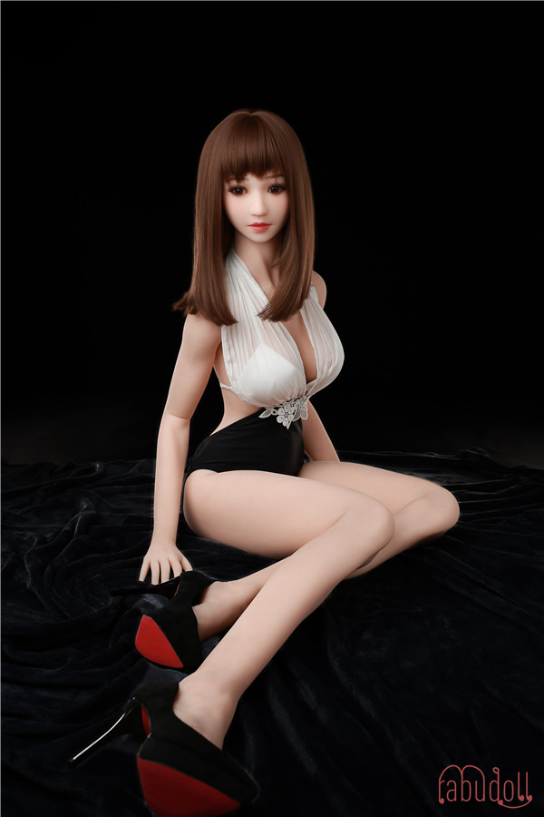 リアルドール 瞬き 爆乳