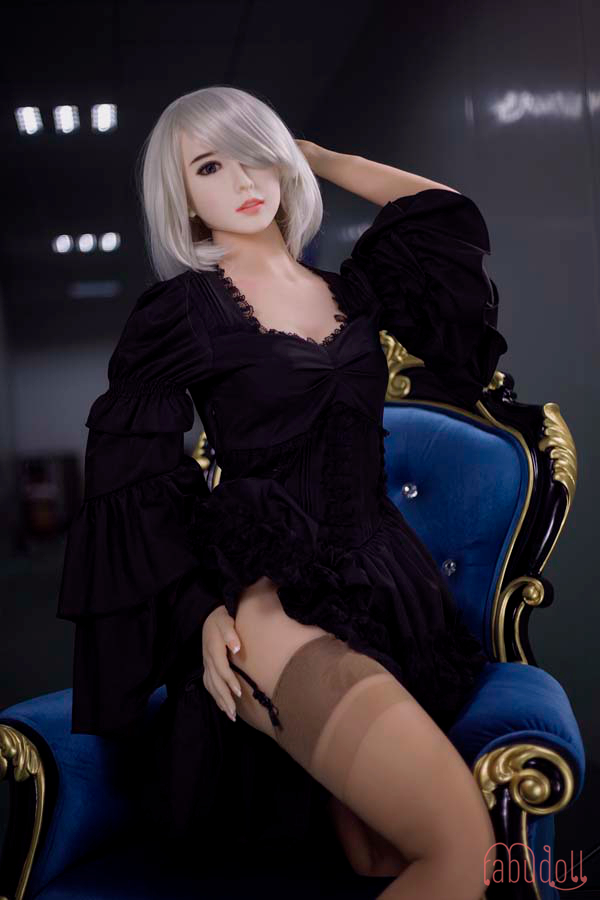 170cmスレンダーで綺麗なラブドール写真