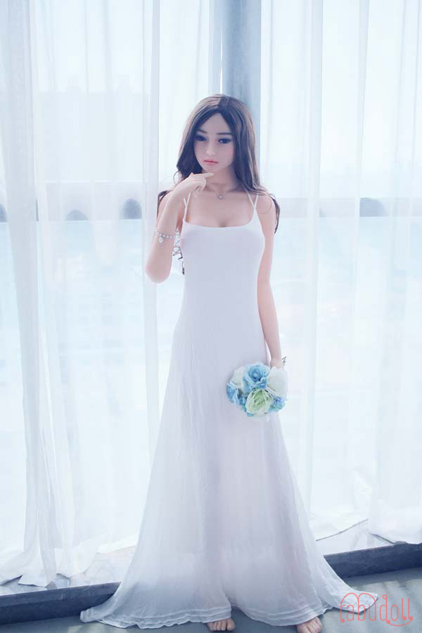 168cmスレンダーで綺麗なラブドール写真