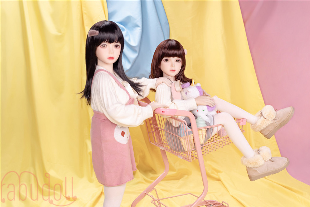 新商品目が閉じるドール