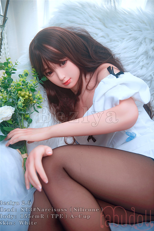 可愛らしい貧乳 セックスドール画像