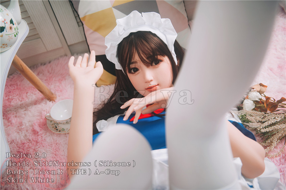 小さなオッパイ 等身大ラブドール画像