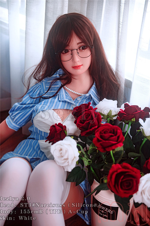 華奢な女性 セックスドール画像