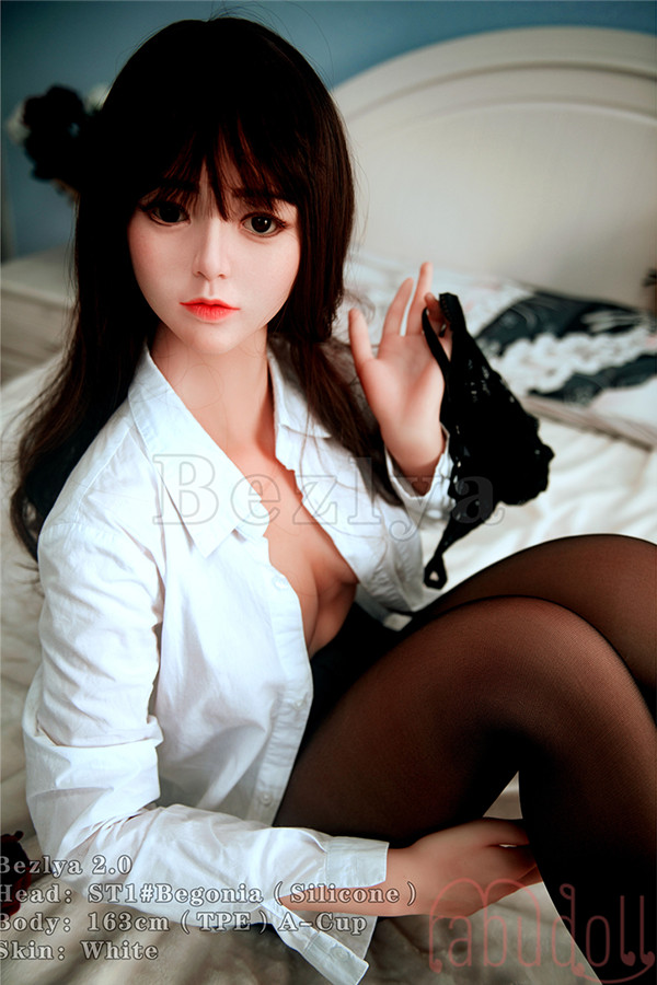 小さく乳房 セックスドール画像