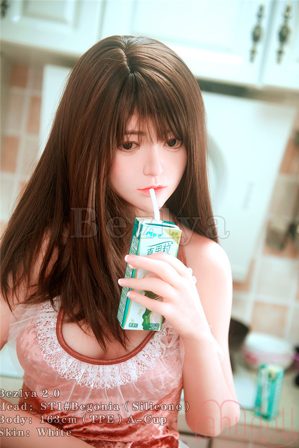 素朴なルックス セックスドール画像