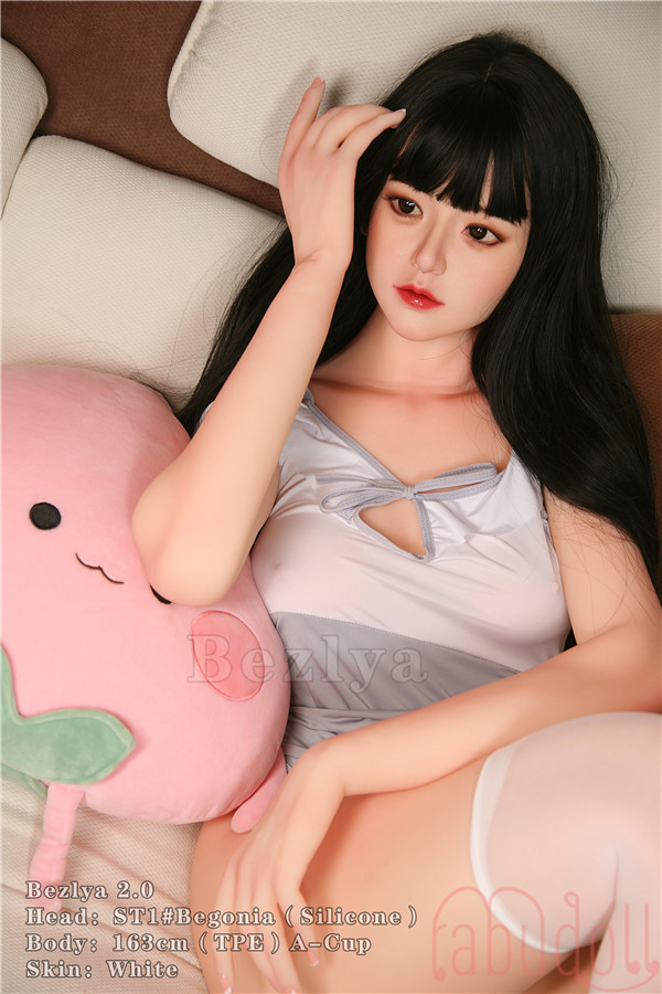 純白美肌 セックスドール画像