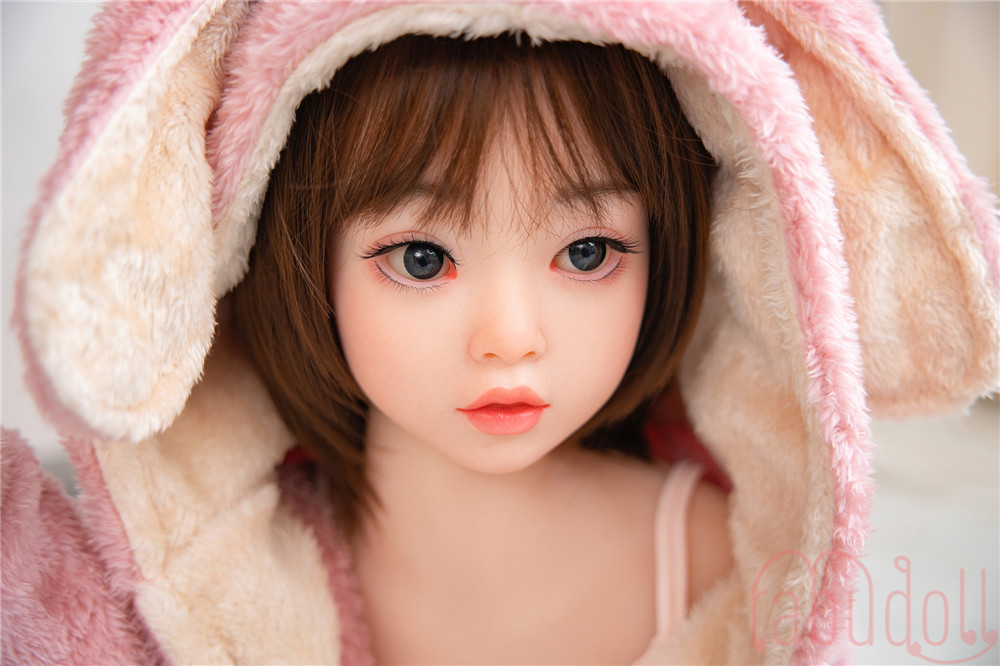 地味で大人しい 等身大ラブドール画像