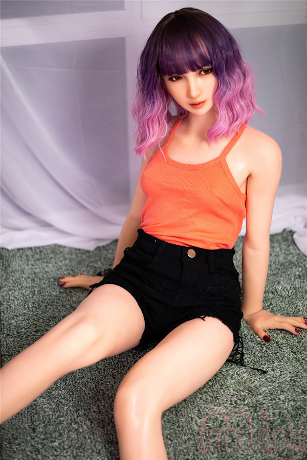 色白童顔スレンダー セックスドール画像