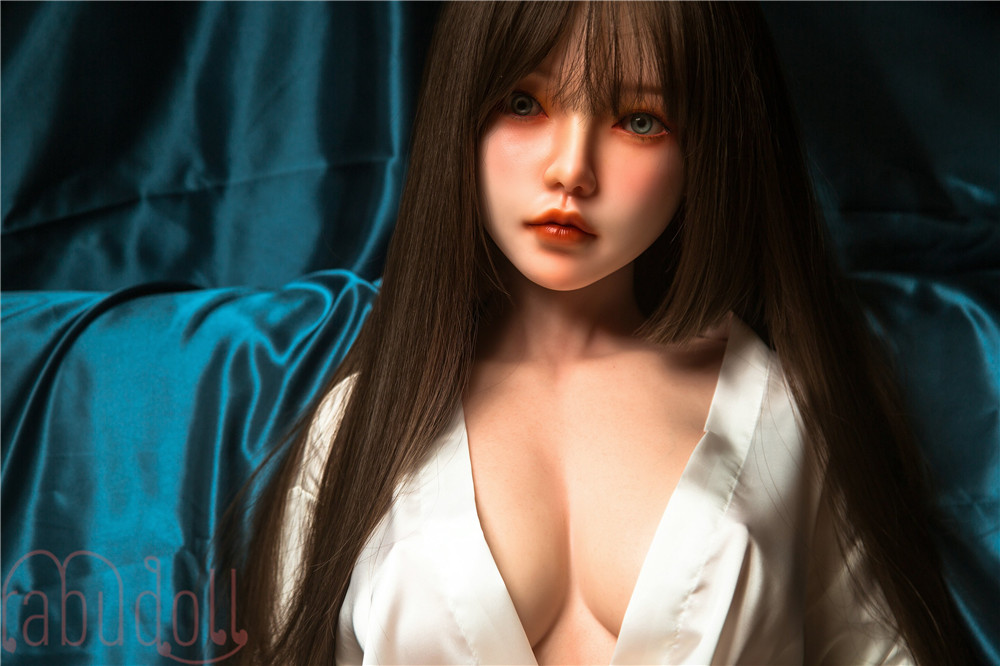 すべすべ触り心地 等身大ラブドール画像