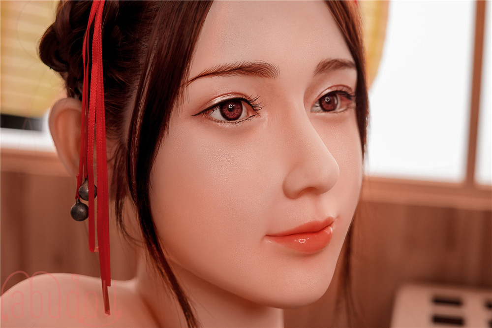 瑞々しくフレッシュ 等身大ラブドール画像