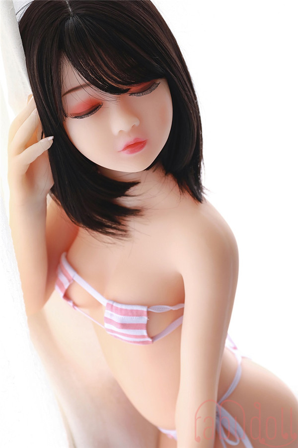 黒髪ショート セックスドール画像