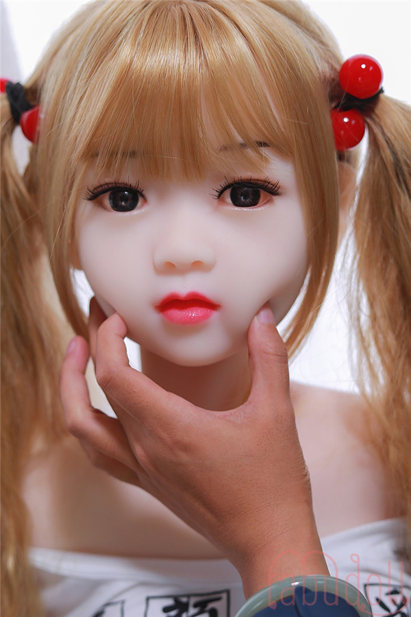 可愛らしいルックス セックスドール画像