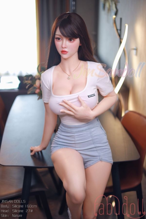 大人ルックスの持ち主 ダッチワイフ