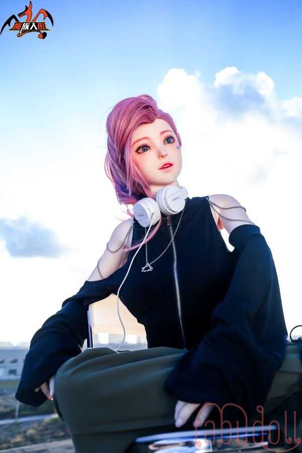 豊かな乳房 アダルト 人形