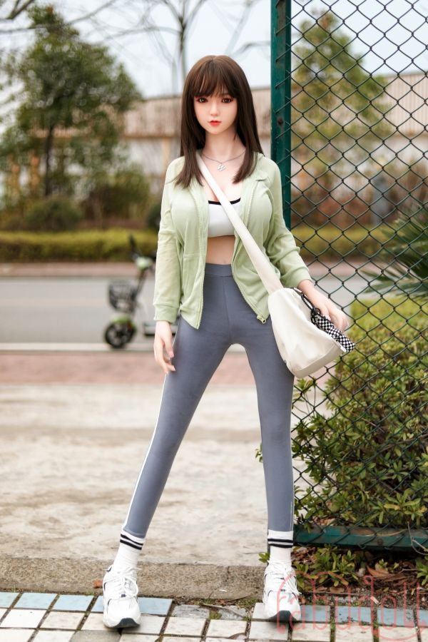 ウルウルな大きな瞳 E-Cup セックスドール