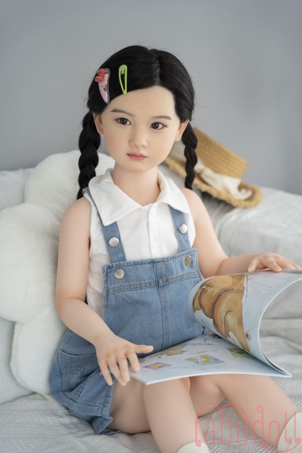 黒髪の美少女 バスト平 セックスドール