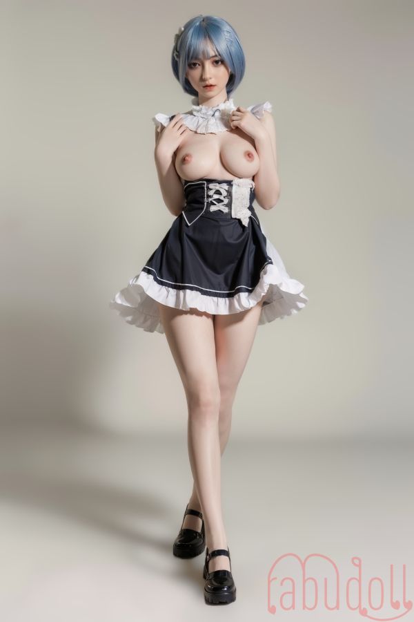 ボディが魅惑的な アダルト 人形