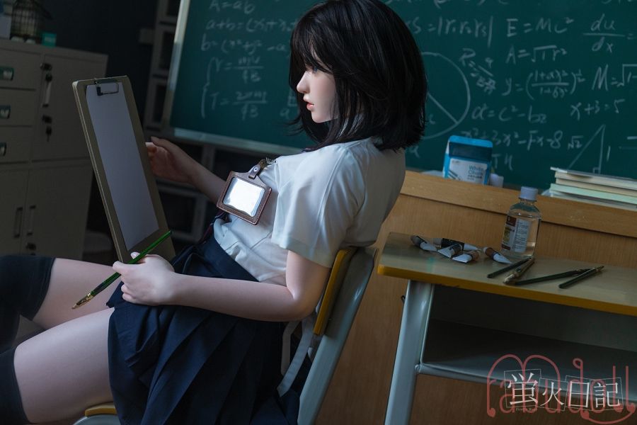 絶妙でスレンダーな体型 アダルト 人形