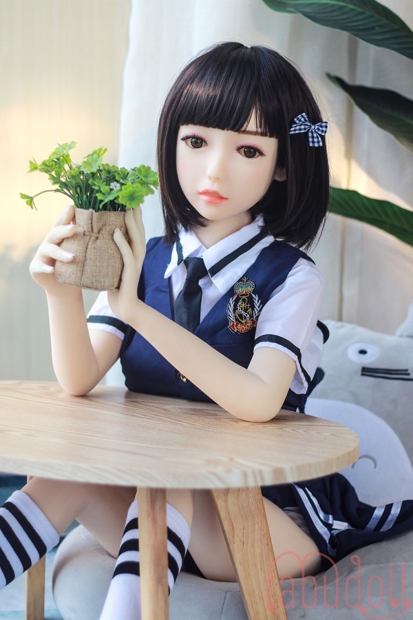 #E 美乳 短髪  かわいい セックス人形