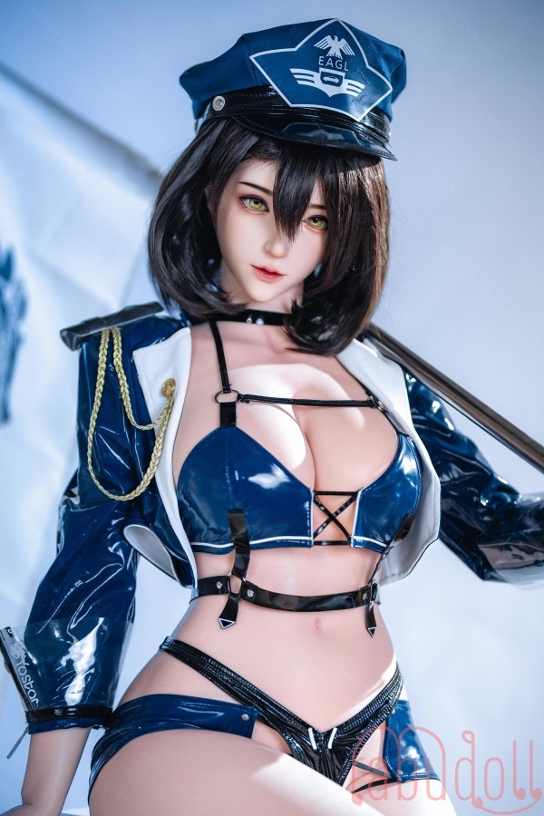 顔で華奢な C-cup セックスドール