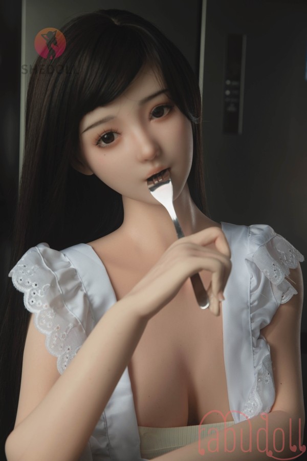  美少女 清楚系 メイド 着 黒髪 セックス人形