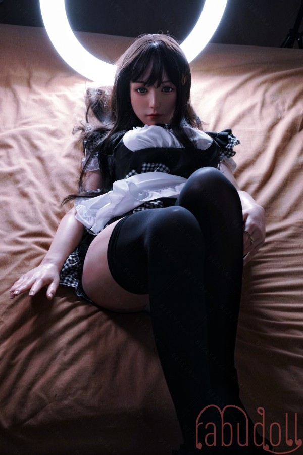 白い肌の美しい女性 ドール 等身 大