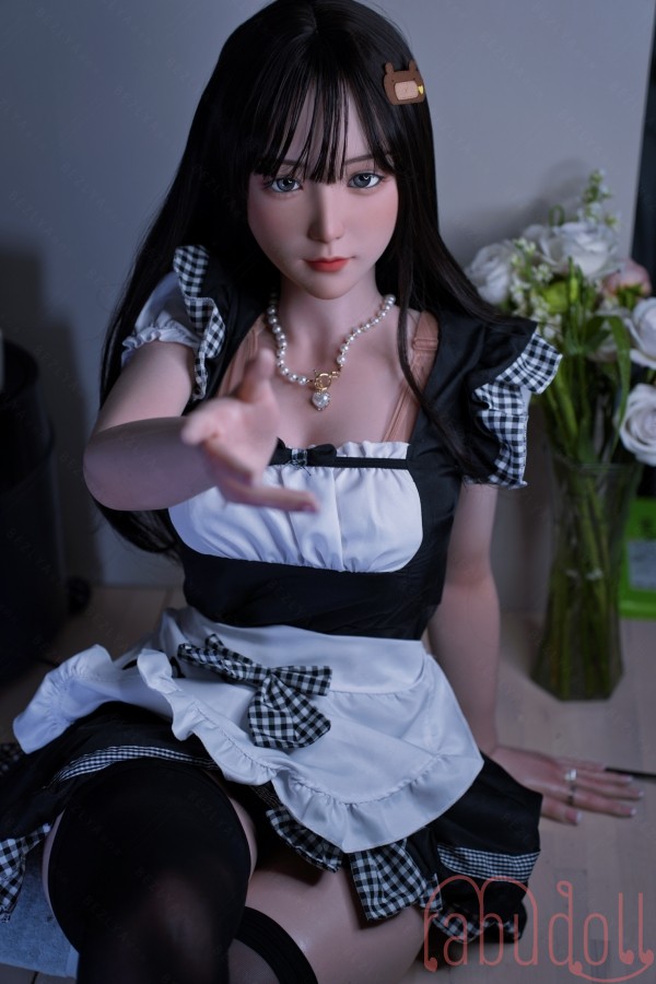 白い肌の美しい女性 アダルト 人形