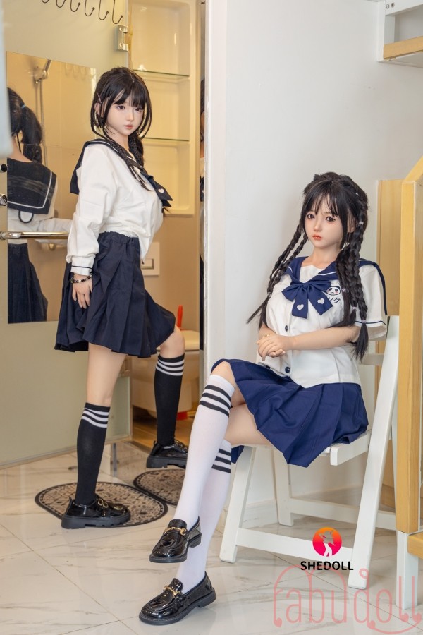 黒髪の清純美少女 ドール 等身 大