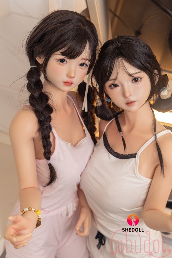 かわいいブルネットの女性 等身 大 ダッチワイフ