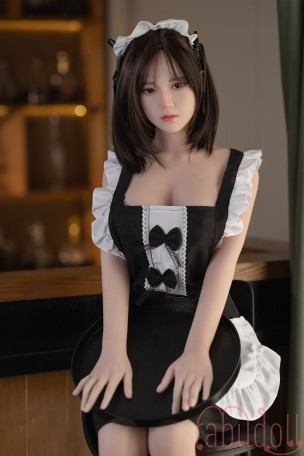 絶妙な F-cup セックスドール