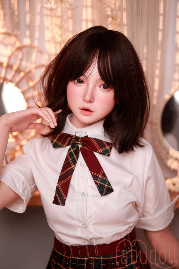 かわいい黒髪の女性 AA-cup セックスドール