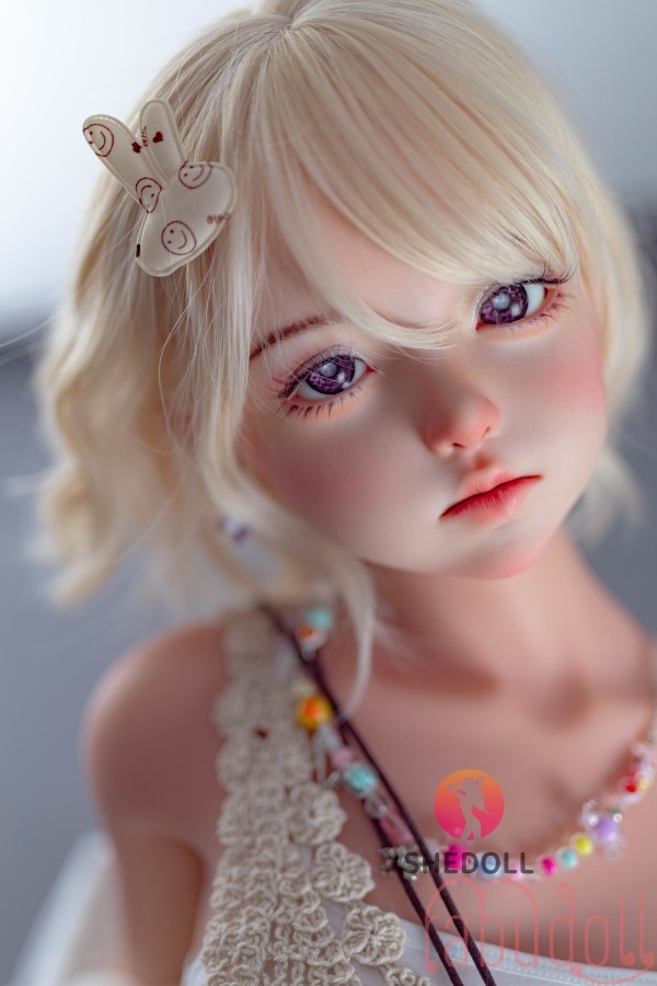  童顔 可愛い 巨乳 セックス人形