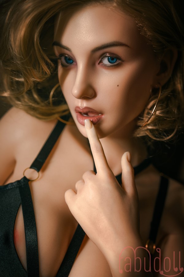 #679 リアルな口腔構造 人妻 模擬口腔付き セックス人形