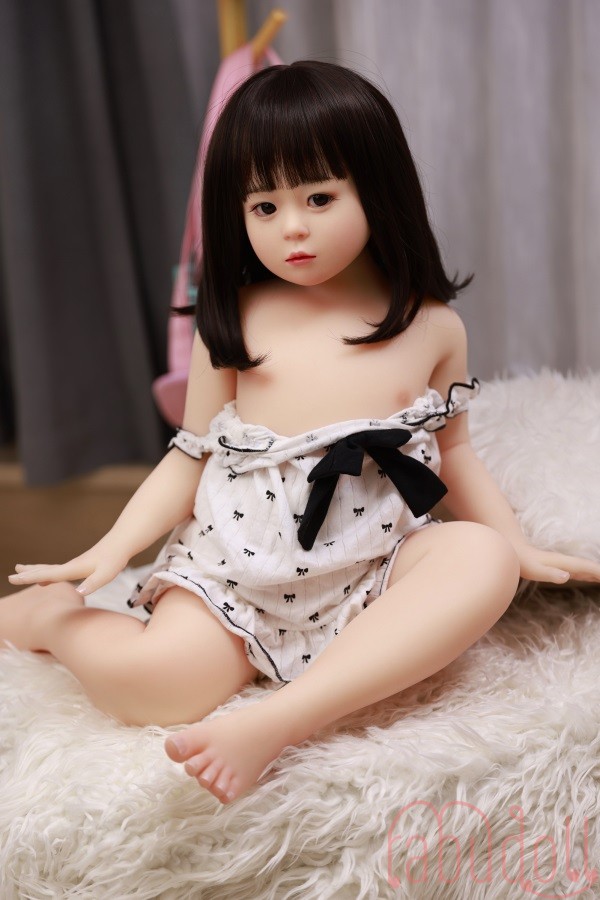 端正で可愛らしい外観 バスト平 セックスドール