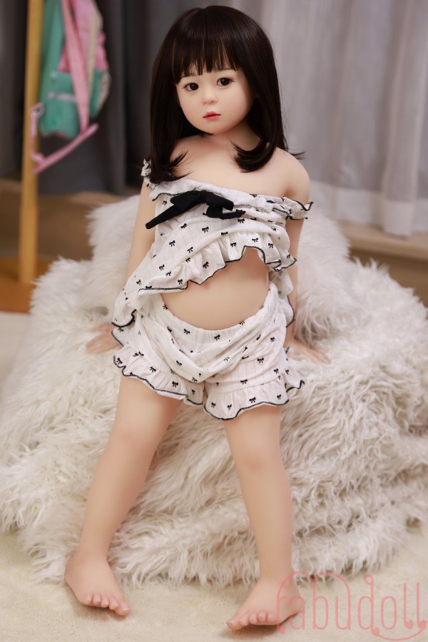 すっきりと可愛らしい見た目 アダルト 人形