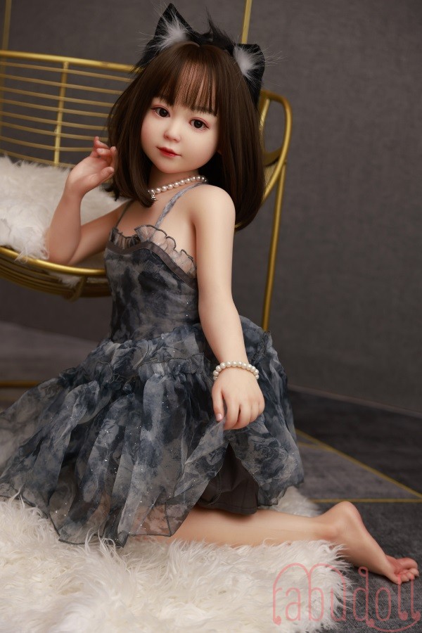 色白で引き締まったお肌 アダルト 人形