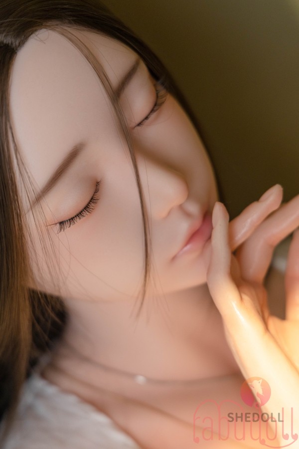 色白の細身ボディ F-cup セックスドール