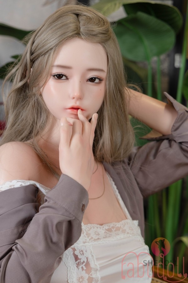 清楚で可愛い美少女 F-cup セックスドール
