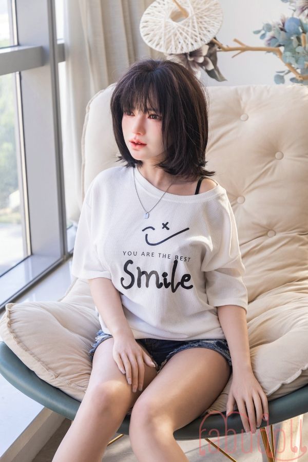 若くて美しい女性 C-cup セックスドール