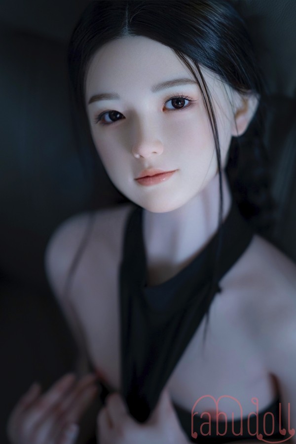 長い黒髪の美しい女性 アダルト 人形