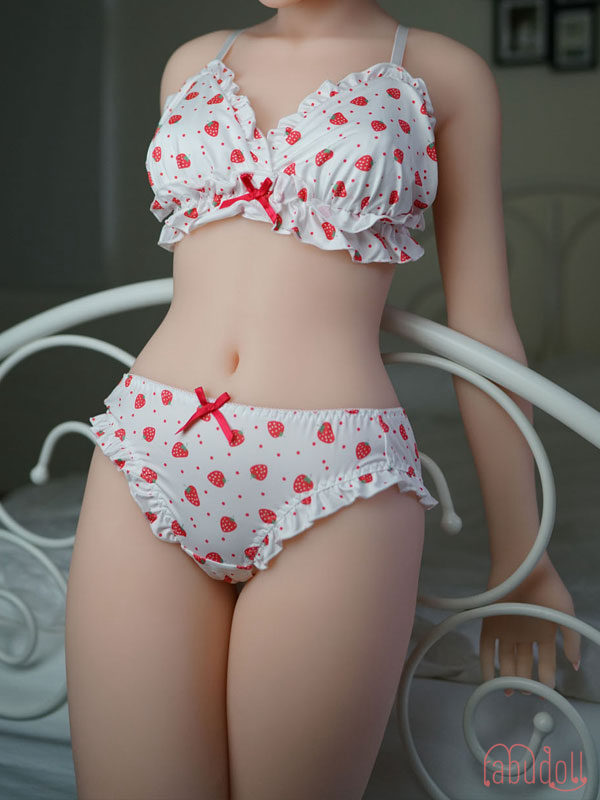 ラブドール 蹴る